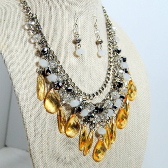 Statement Jewelry Necklace Gold Dangling Accents - Picture 4 of 6